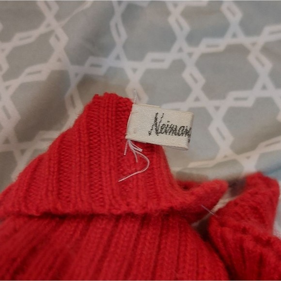 Neiman Marcus Red Ribbed Knit Gloves GUC - Picture 5 of 6